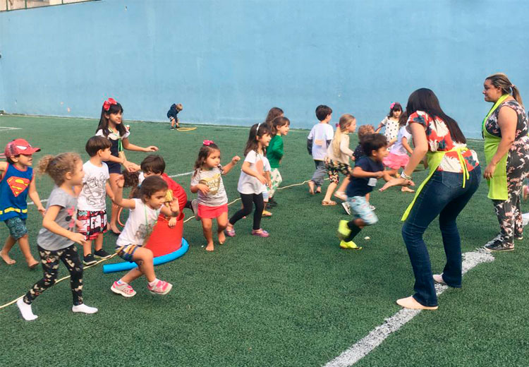 A Colônia de Férias da Antônia começa...